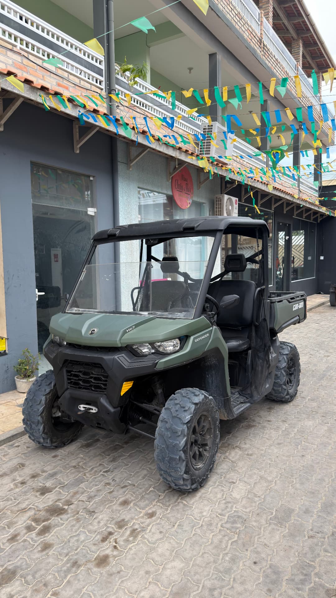 UTV Can-Am Defender verde disponível para aluguel no Preá